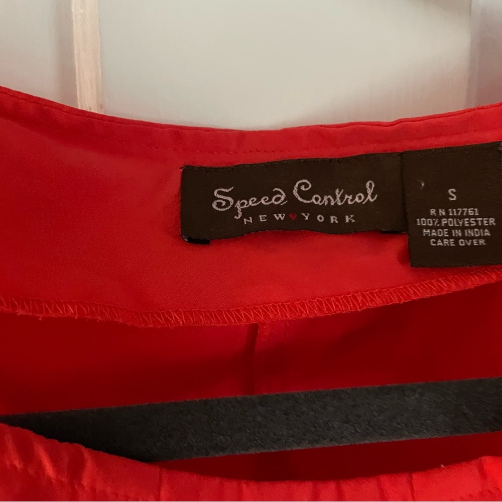 Cute dress with zipper detail. Size small, good used condition!